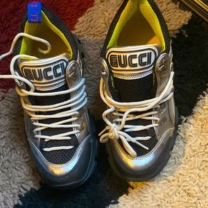 Gucci sneakers in great conditions . Size 5.5